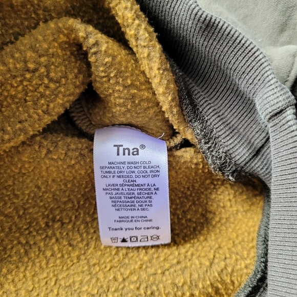 Aritzia Tna Lightweight Olive Green Boyfriend Sweater - Picture 4 of 7